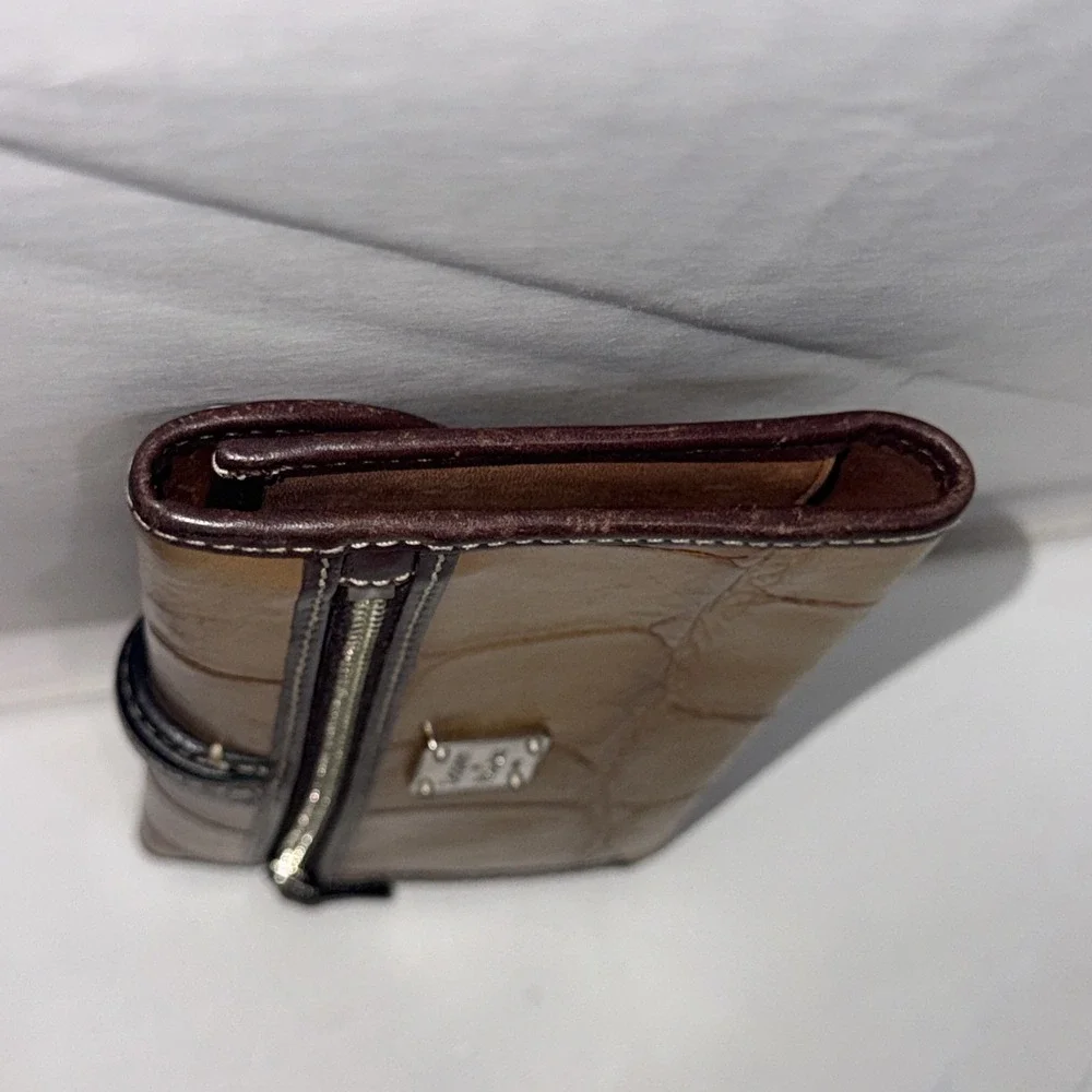 Vintage Y2K Dooney & Bourke Embossed Croc Leather Trifold Card Zip Snap Wallet